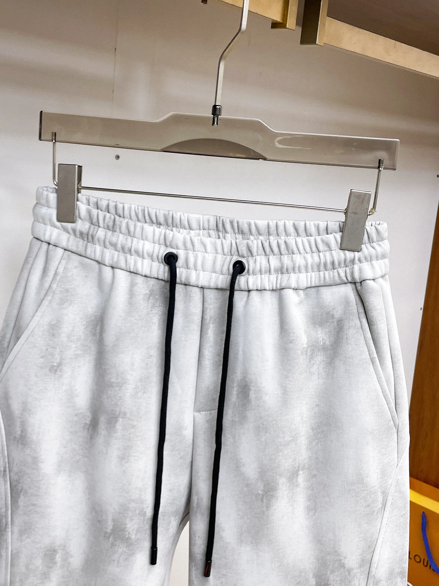 Balenciaga 🆕2026 Autumn and Winter New Arrival Casual Pants! The official website will be released simultaneously. Brand Classic LOGO casual pants, customized fabrics, excellent comfort and strong touch. Highly recognisable, perfect appearance and craftsmanship. Size:M-3XL